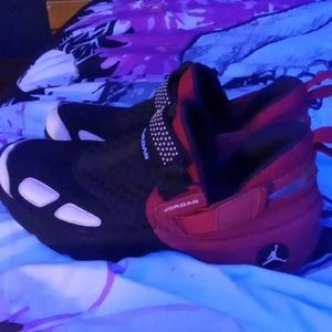 Size 8 men's Air Jordan Trunner lx of, black white and red